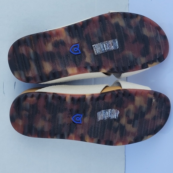 Rothy's Weekender Slide in Cream - Picture 10 of 11